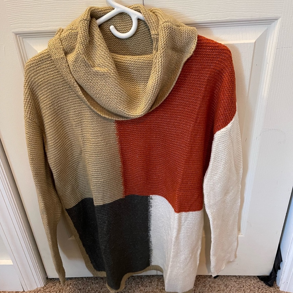 Cyrus sweater. Great condition.  Size S